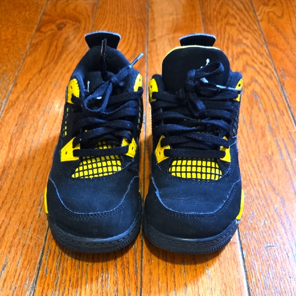 Air Jordan 4 Retro Thunder. Size 12c.